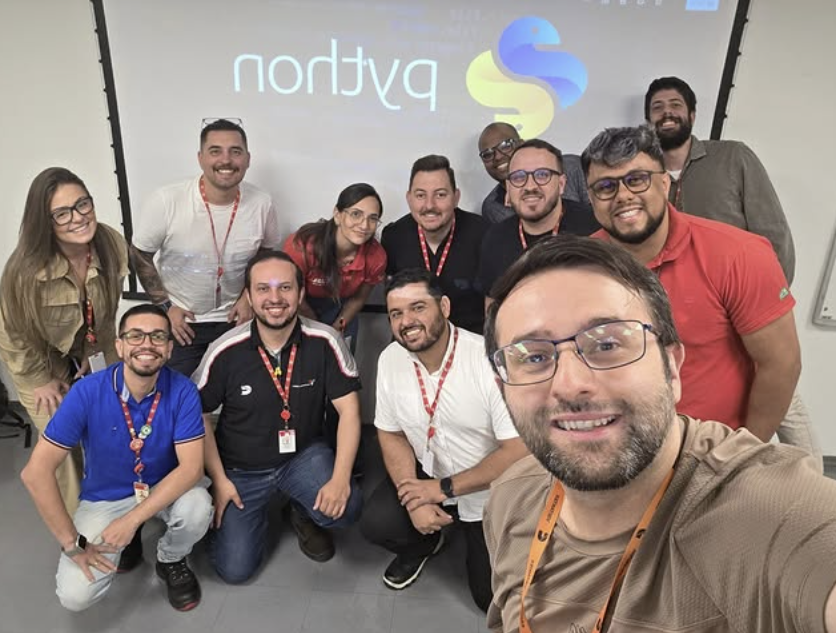 [Post do Instagram mostrando treinamento de Python na Cummins]